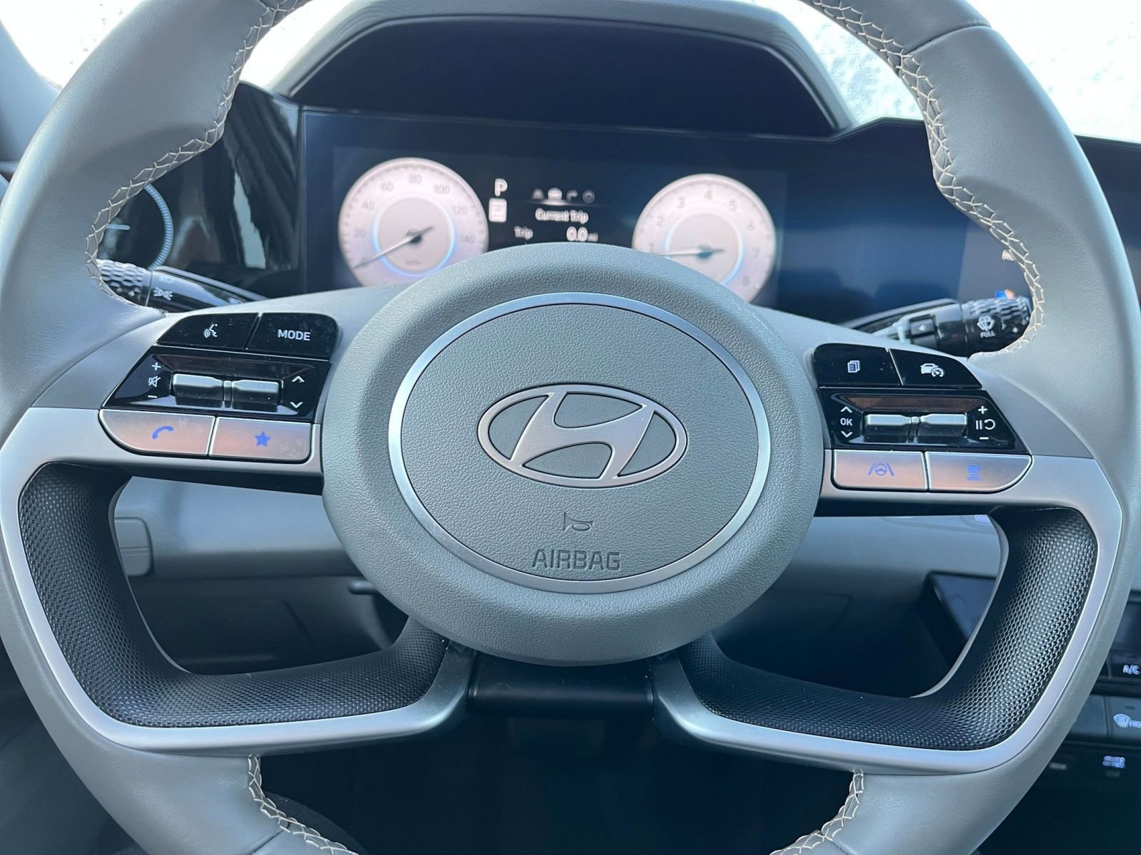 Used 2025 Hyundai Elantra SEL image 25