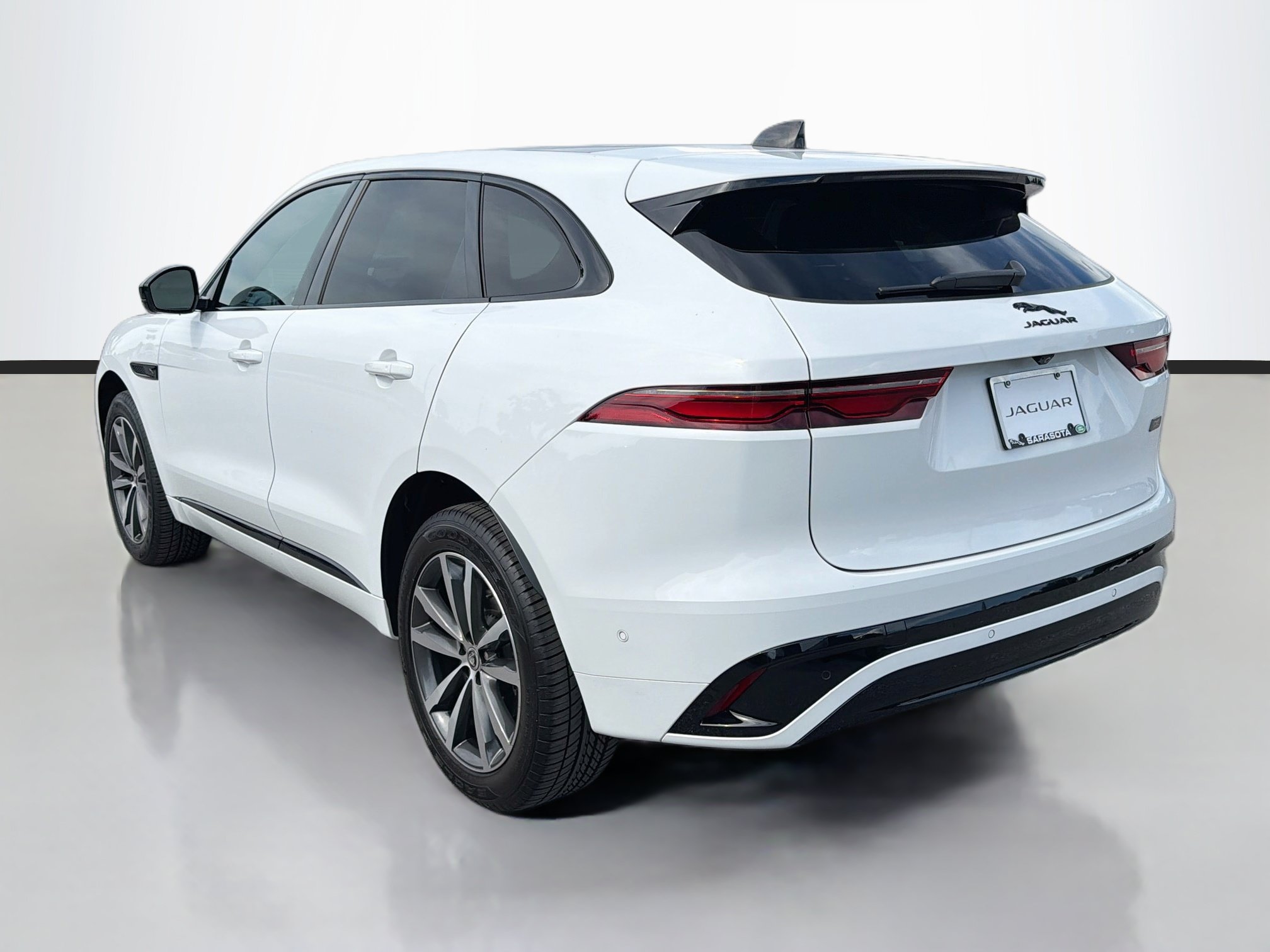 Used 2026 Jaguar F-PACE R-Dynamic S AWD/4WD image 3