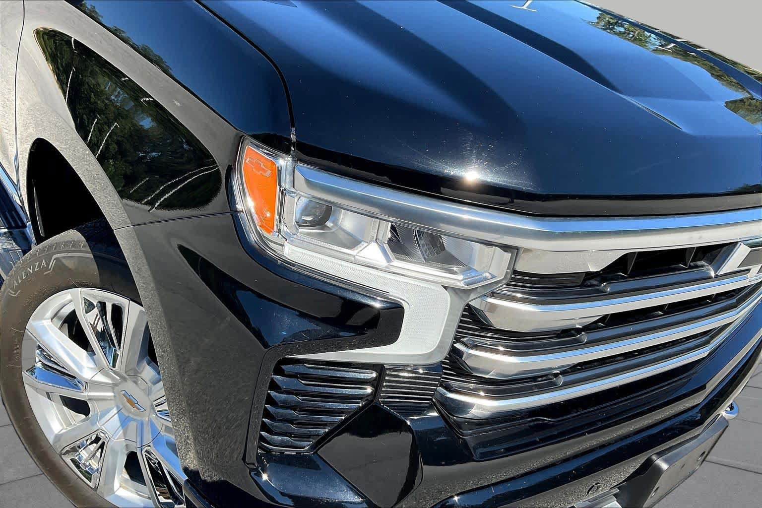 Used 2023 Chevrolet Silverado 1500 High Country w/ High Country Premium Package AWD/4WD image 55