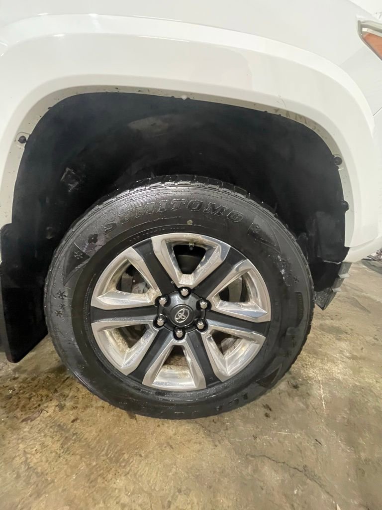 Used 2016 Toyota Tacoma Limited w/ Towing Package AWD/4WD image 35