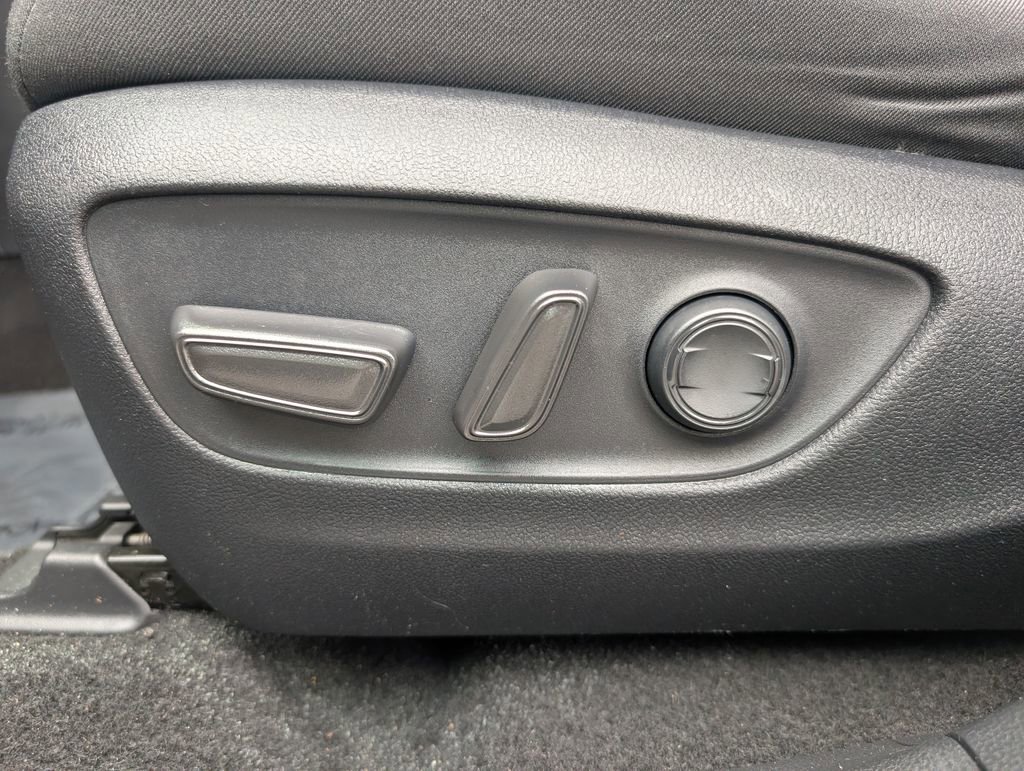 Used 2022 Toyota RAV4 XLE w/ Convenience Package image 21