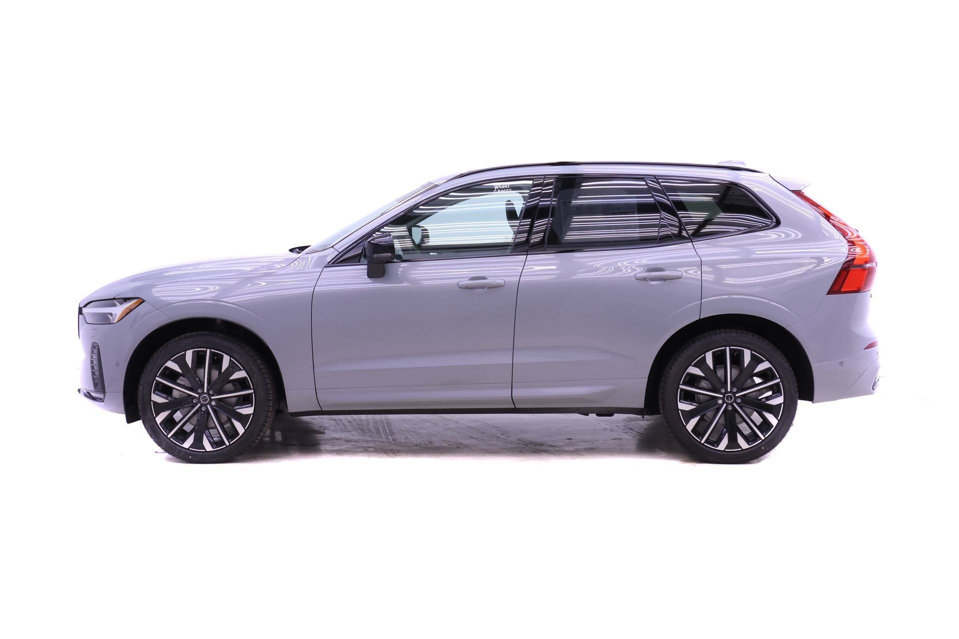 New 2026 Volvo XC60 B5 Ultra w/ Protection Package Premier image 3