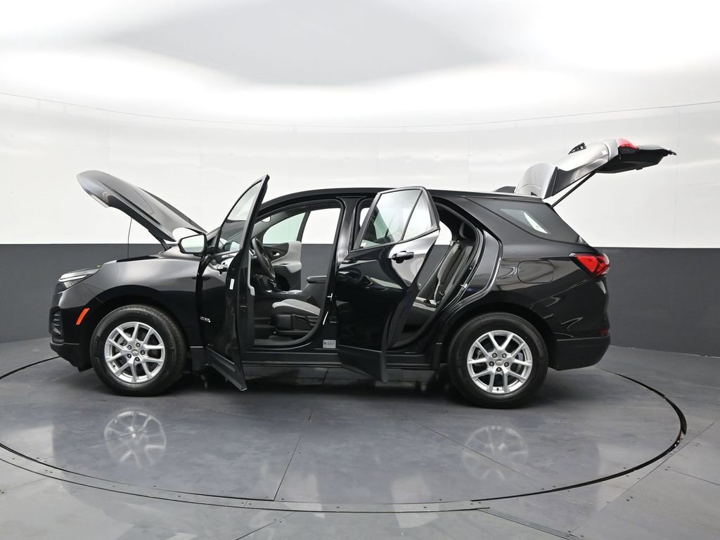 Used 2023 Chevrolet Equinox LS image 30