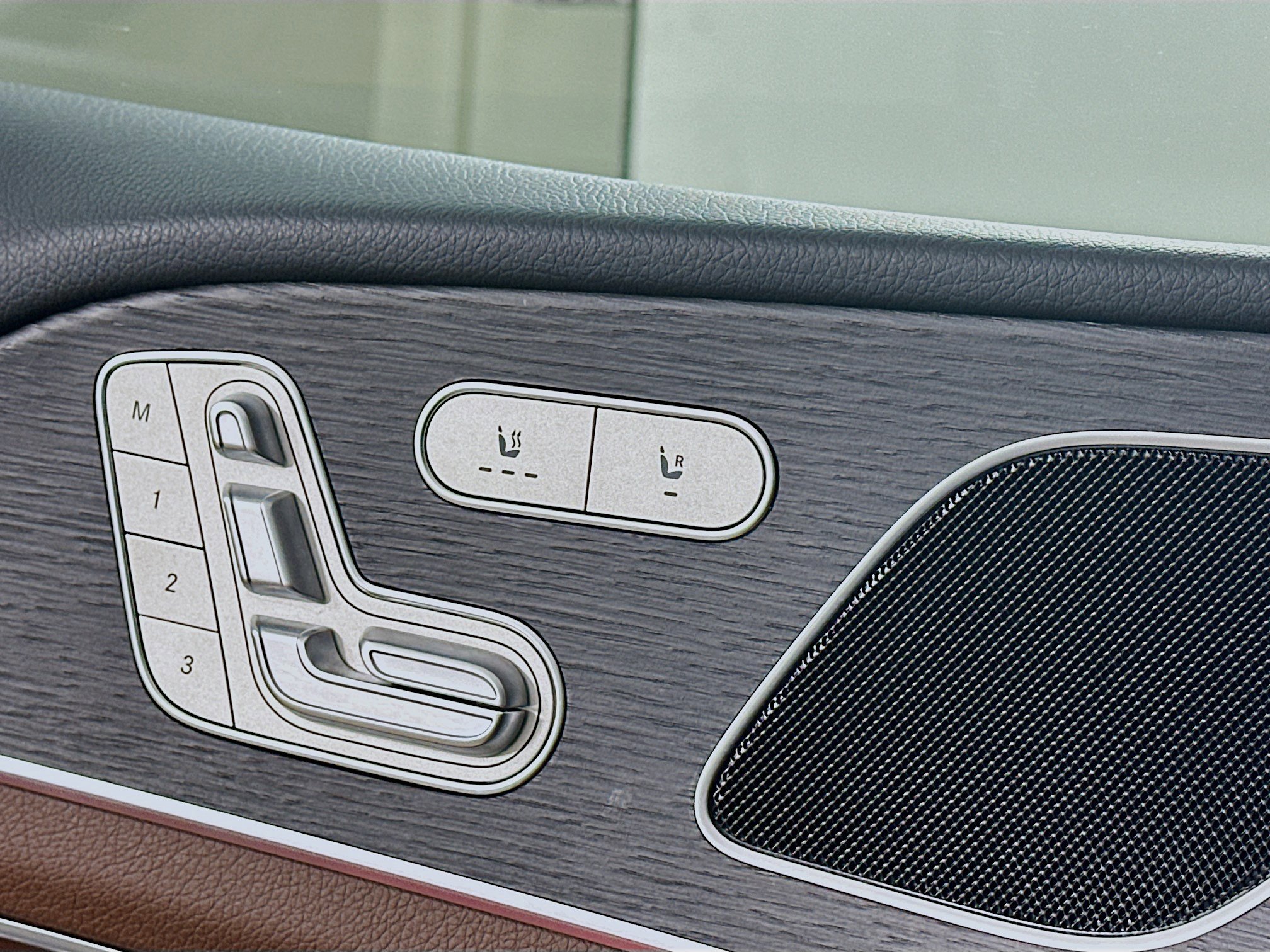 Certified 2024 Mercedes-Benz GLE 350 4MATIC w/ Winter Package image 25