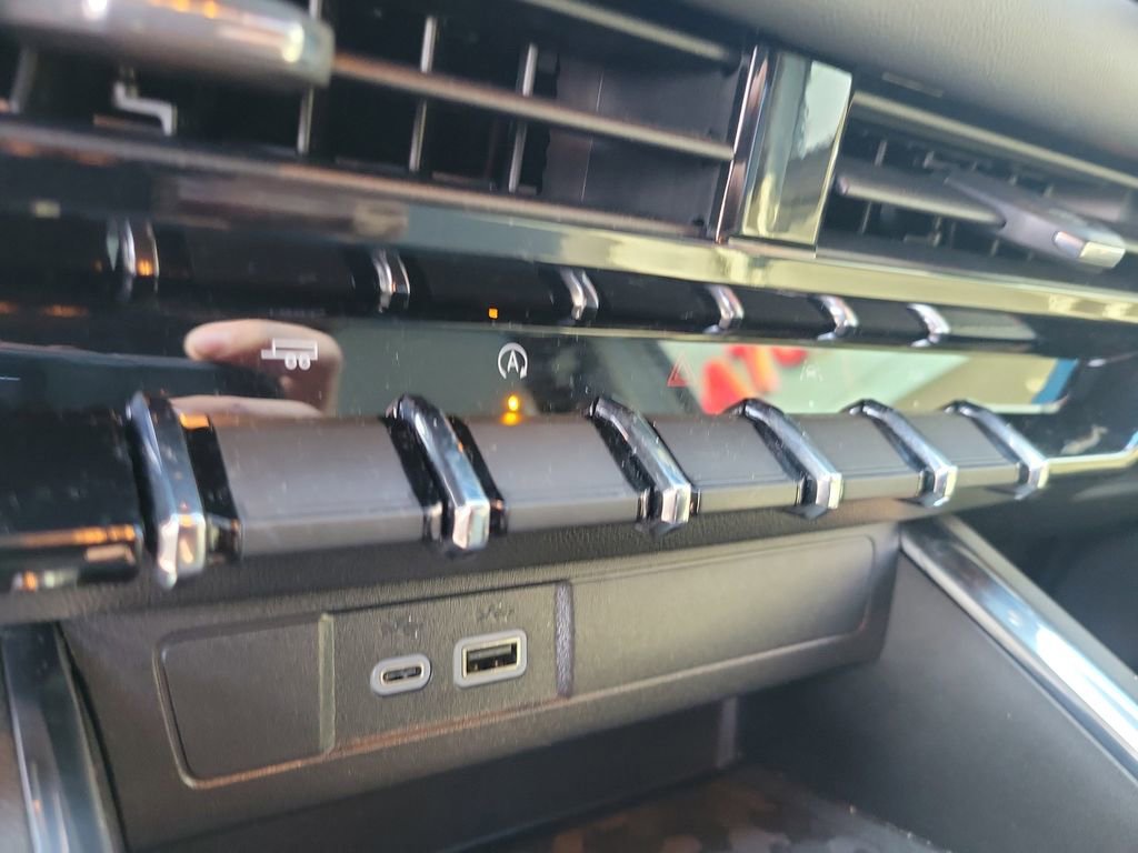 Used 2023 GMC Canyon Elevation w/ Elevation Premium Package image 21