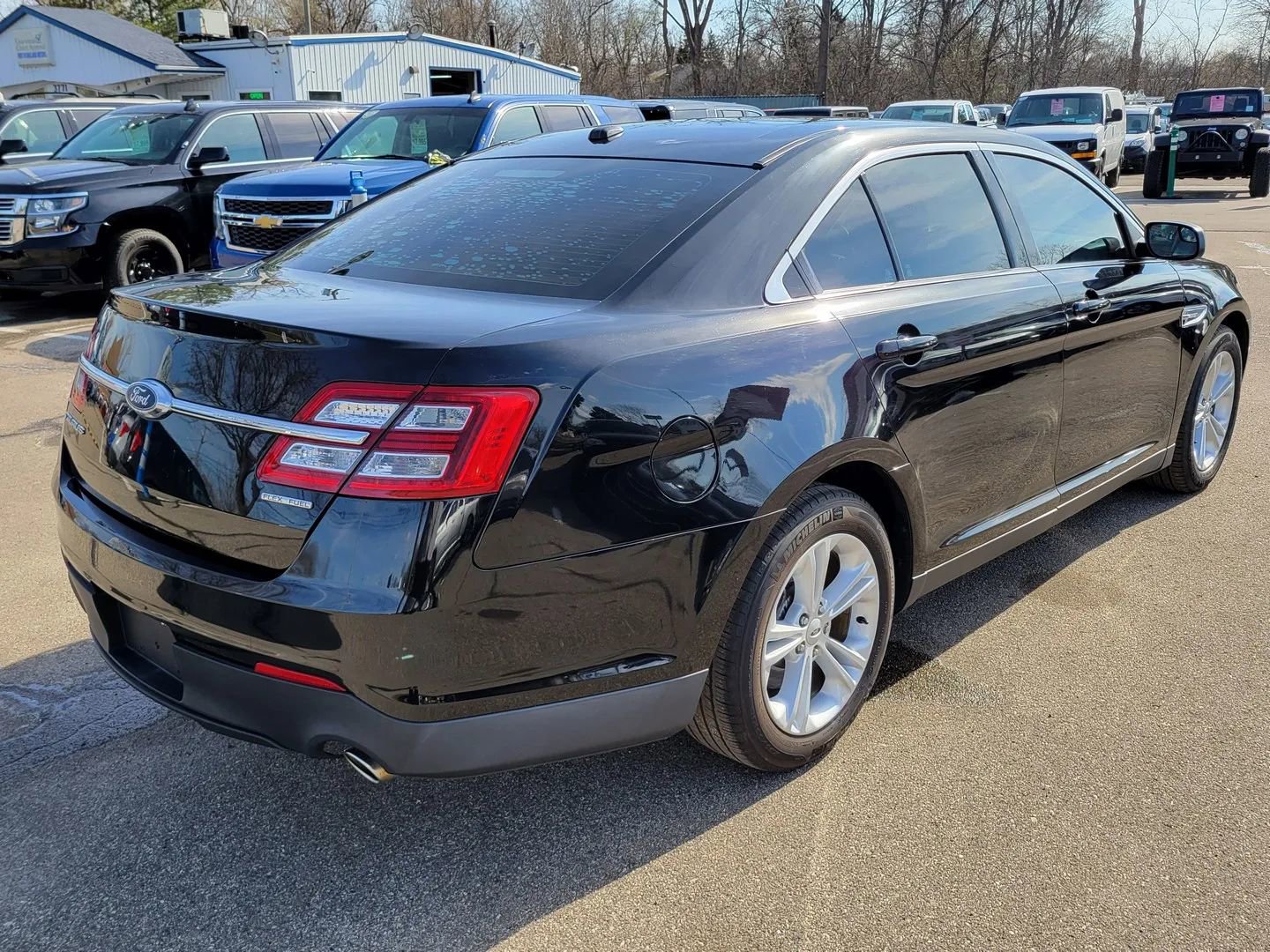 Used 2017 Ford Taurus SE image 15