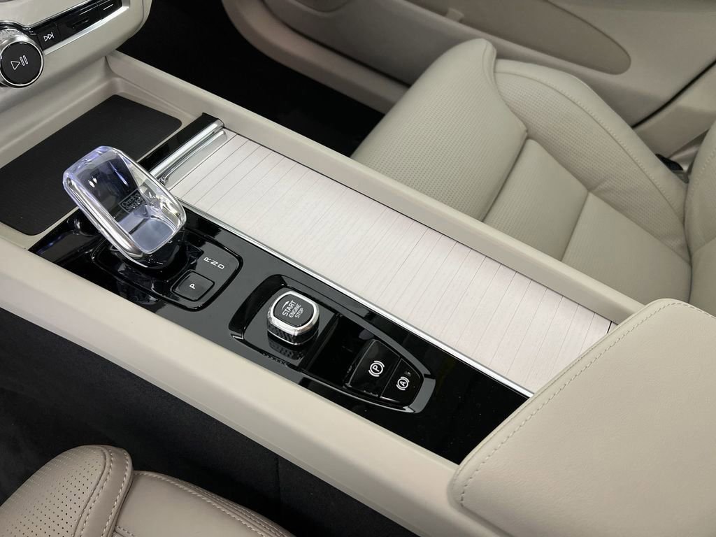 New 2026 Volvo XC60 B5 Ultra w/ Protection Package Premier image 18