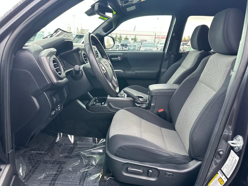 Used 2022 Toyota Tacoma TRD Off-Road image 12