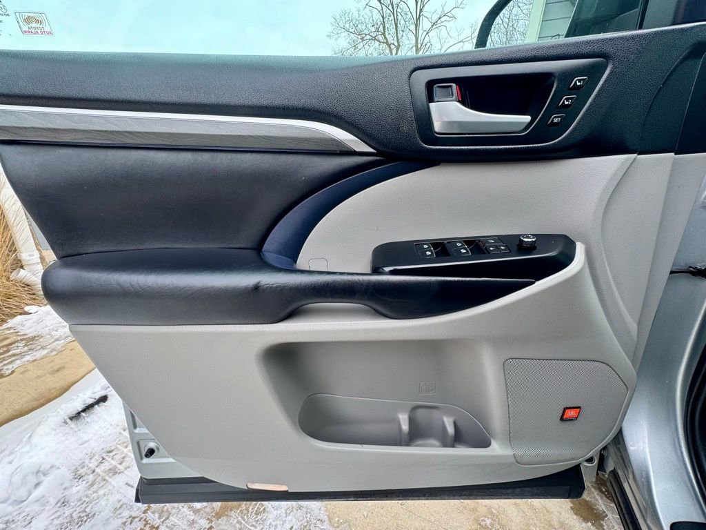 Used 2018 Toyota Highlander Limited image 26