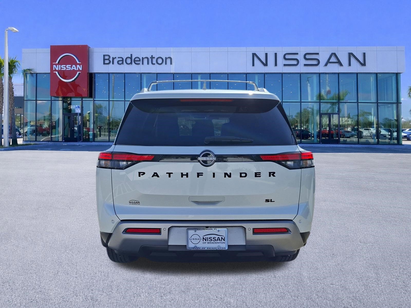 Certified 2023 Nissan Pathfinder SL w/ Lighting Package (N92) image 6