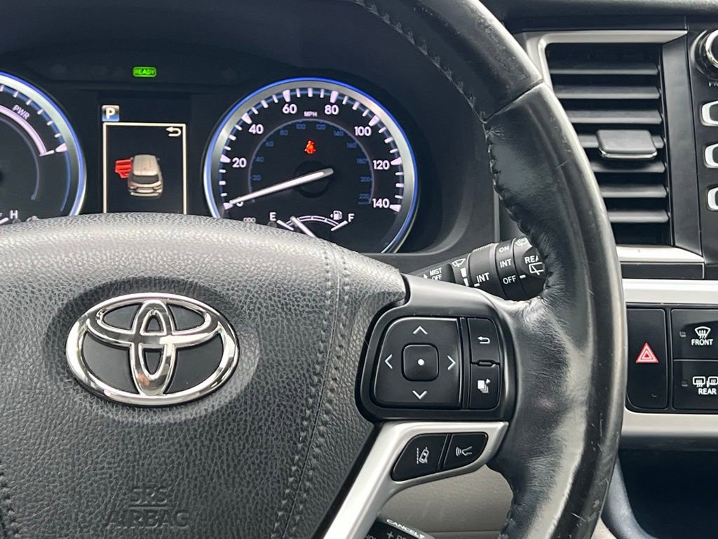 Used 2017 Toyota Highlander XLE image 23