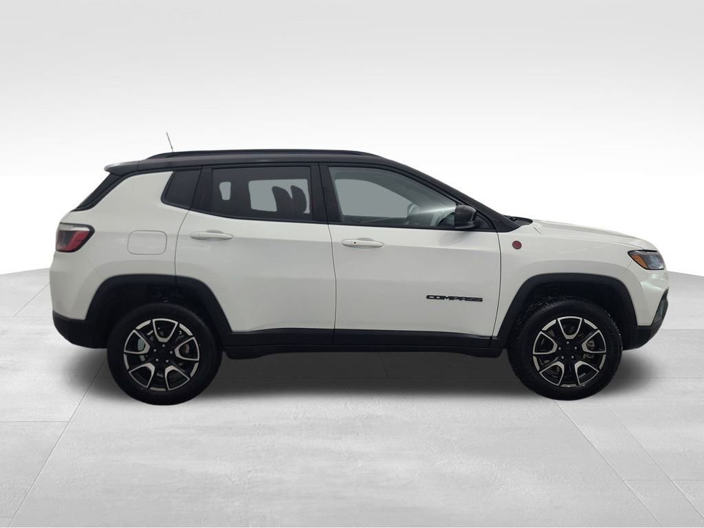 Used 2024 Jeep Compass Trailhawk image 3