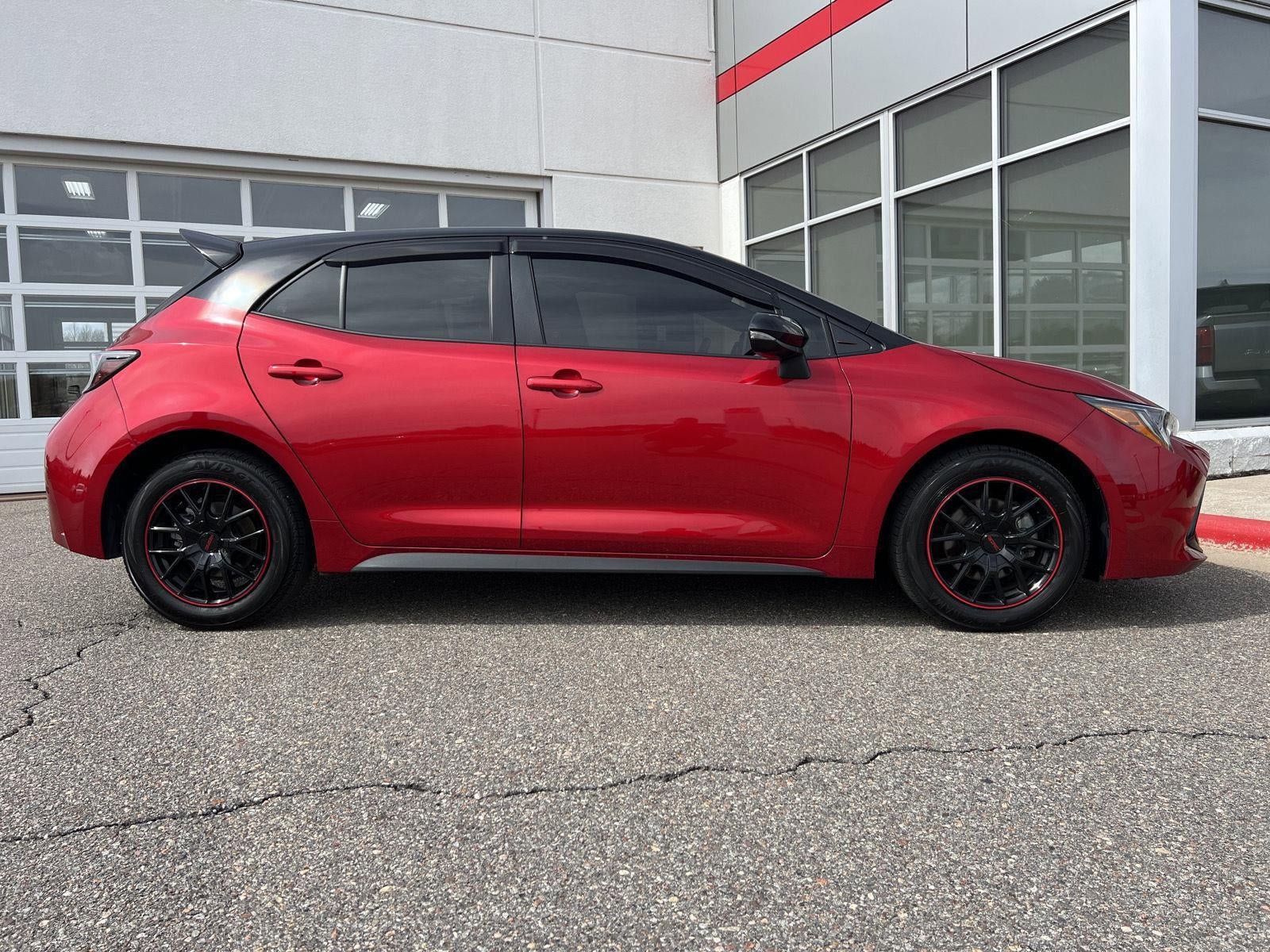 Used 2022 Toyota Corolla SE w/ SE Preferred Package FWD image 6