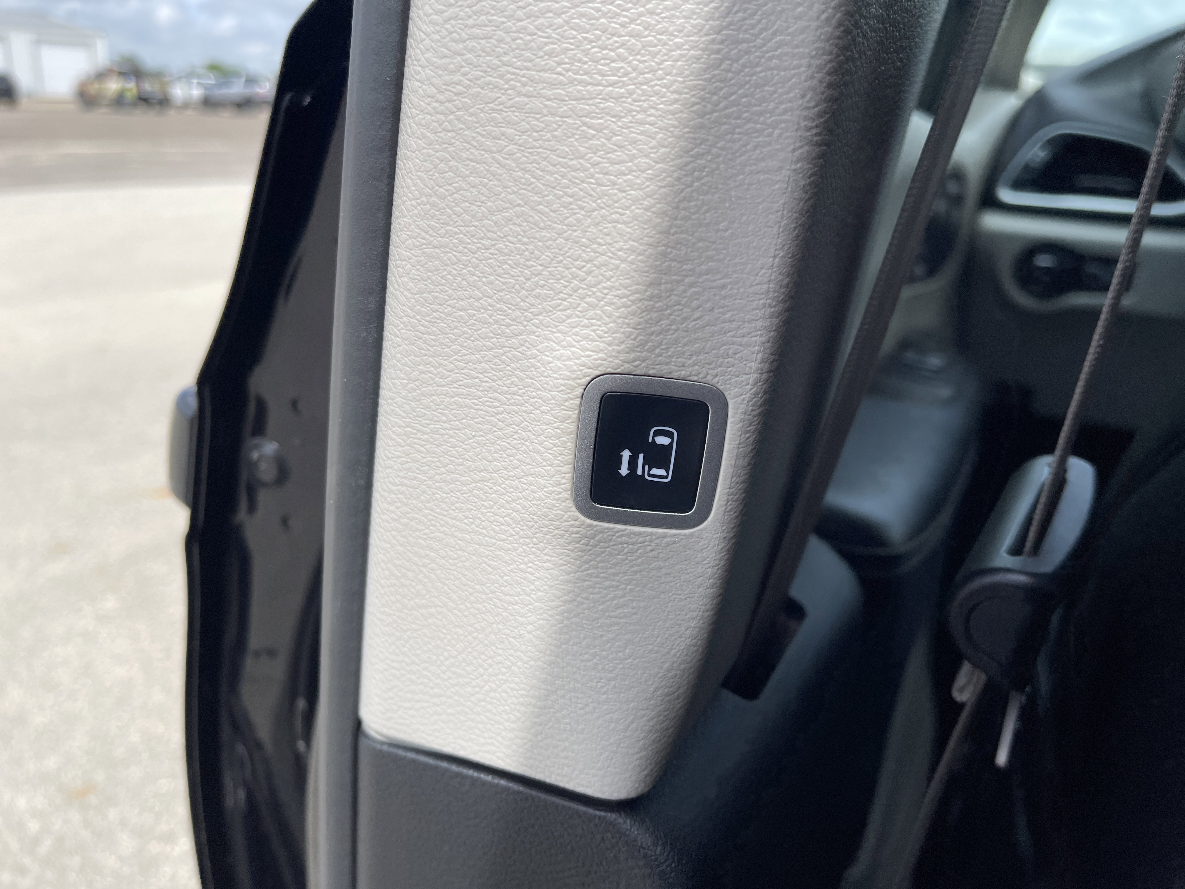 Used 2022 Chrysler Pacifica Touring-L image 38