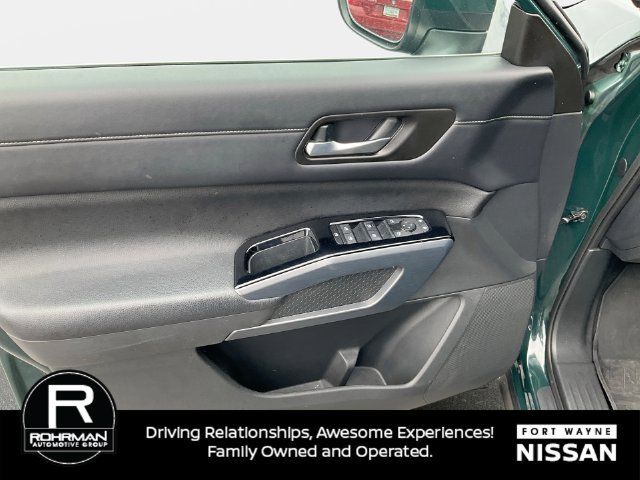 Used 2024 Nissan Pathfinder SL AWD/4WD image 28