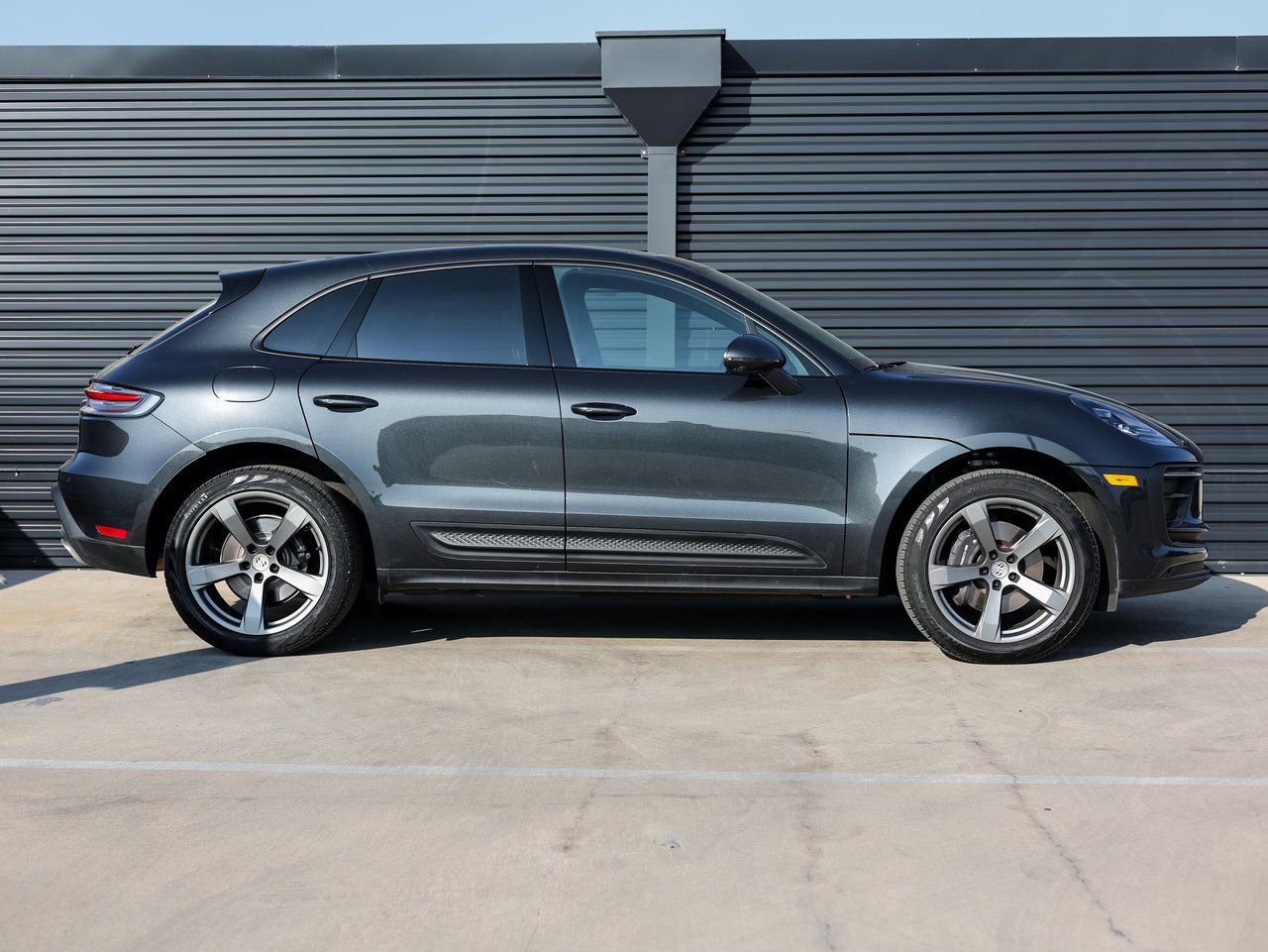Certified 2026 Porsche Macan AWD/4WD image 8