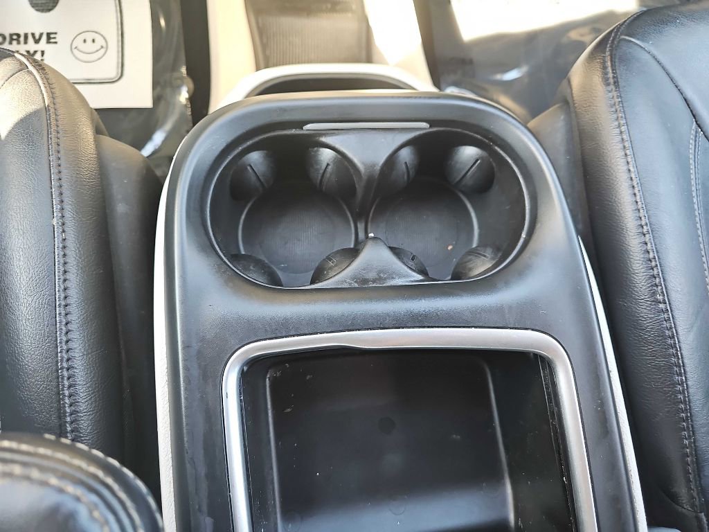 Used 2022 Chrysler Pacifica Touring-L w/ Uconnect Theater Family Group image 36