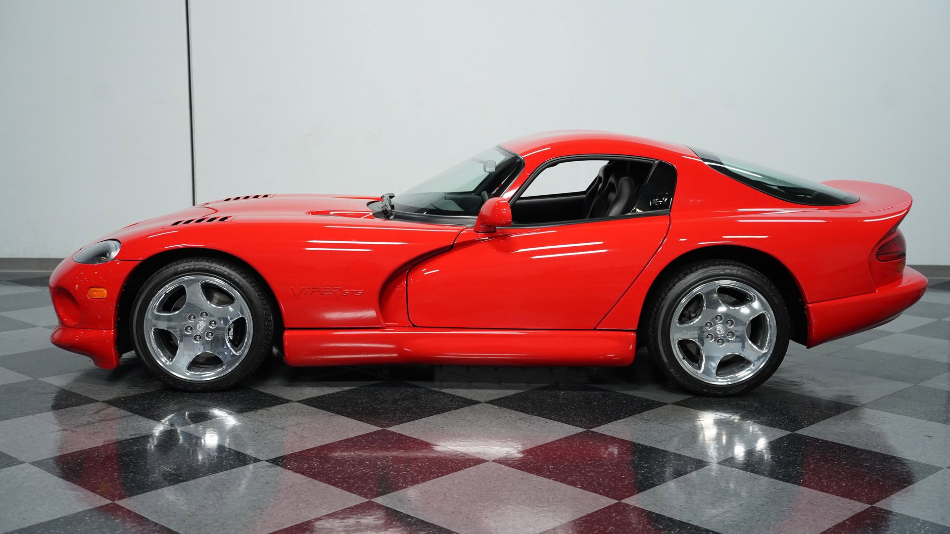 Used 2001 Dodge Viper GTS image 2