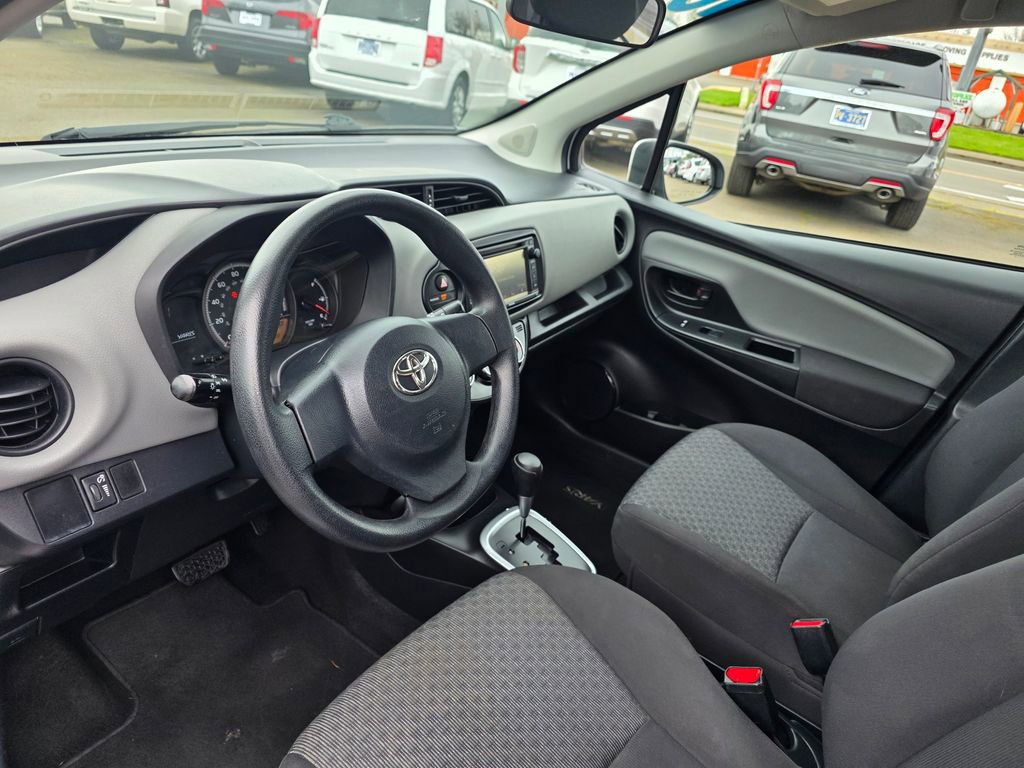 Used 2016 Toyota Yaris L image 8