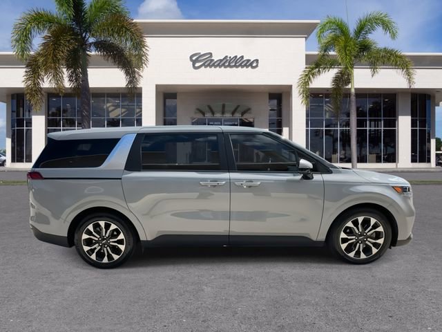 Used 2024 Kia Carnival EX image 16