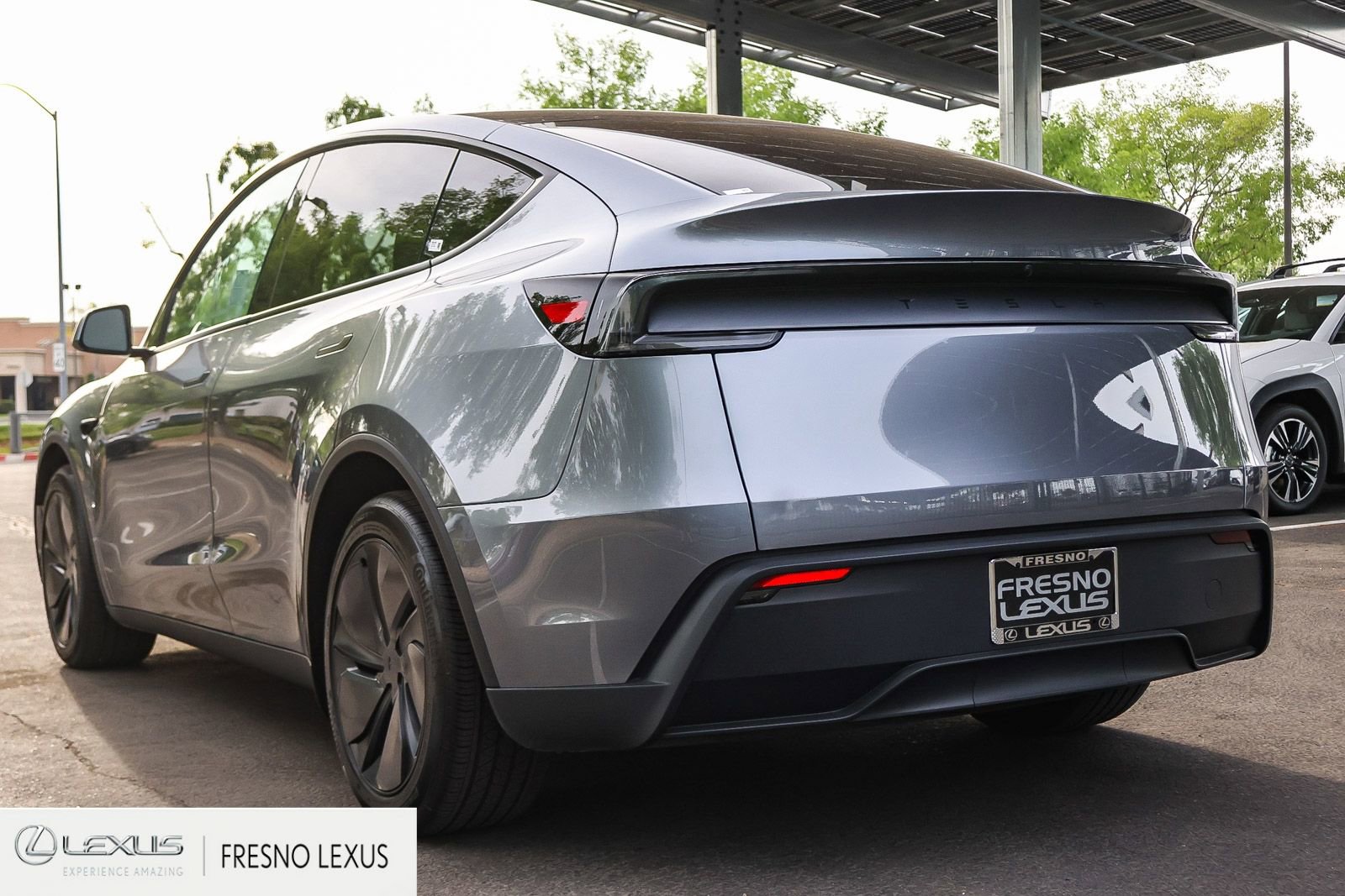 Used 2026 Tesla Model Y 2WD image 4