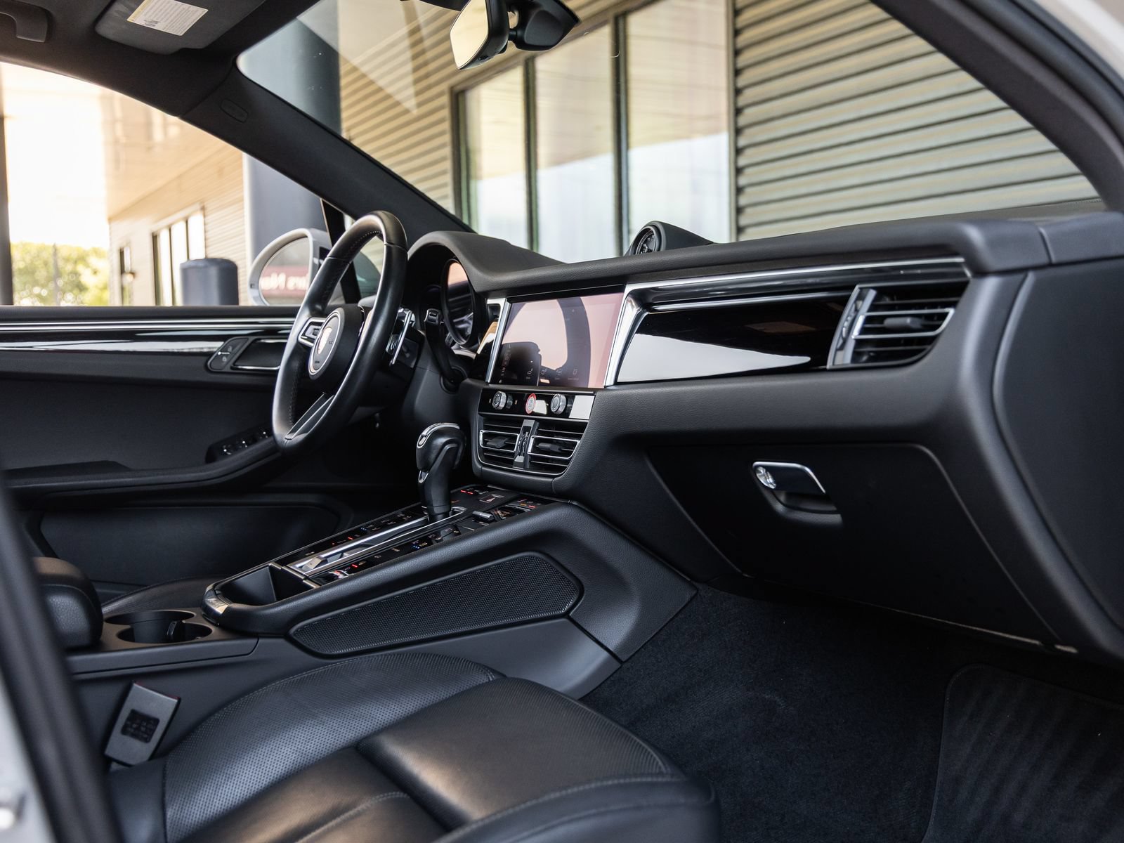 Certified 2024 Porsche Macan S AWD/4WD image 46
