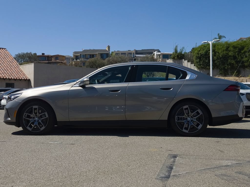 Used 2026 BMW i5 eDrive40 w/ Premium Package RWD image 4
