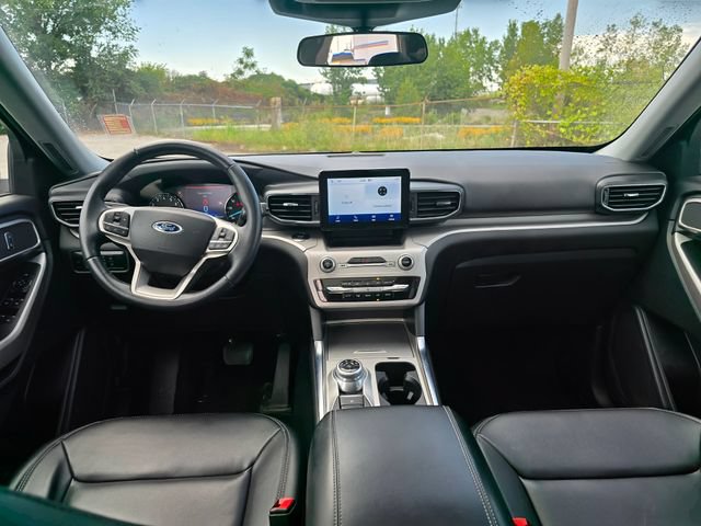 Used 2024 Ford Explorer XLT w/ Equipment Group 202A AWD/4WD image 16