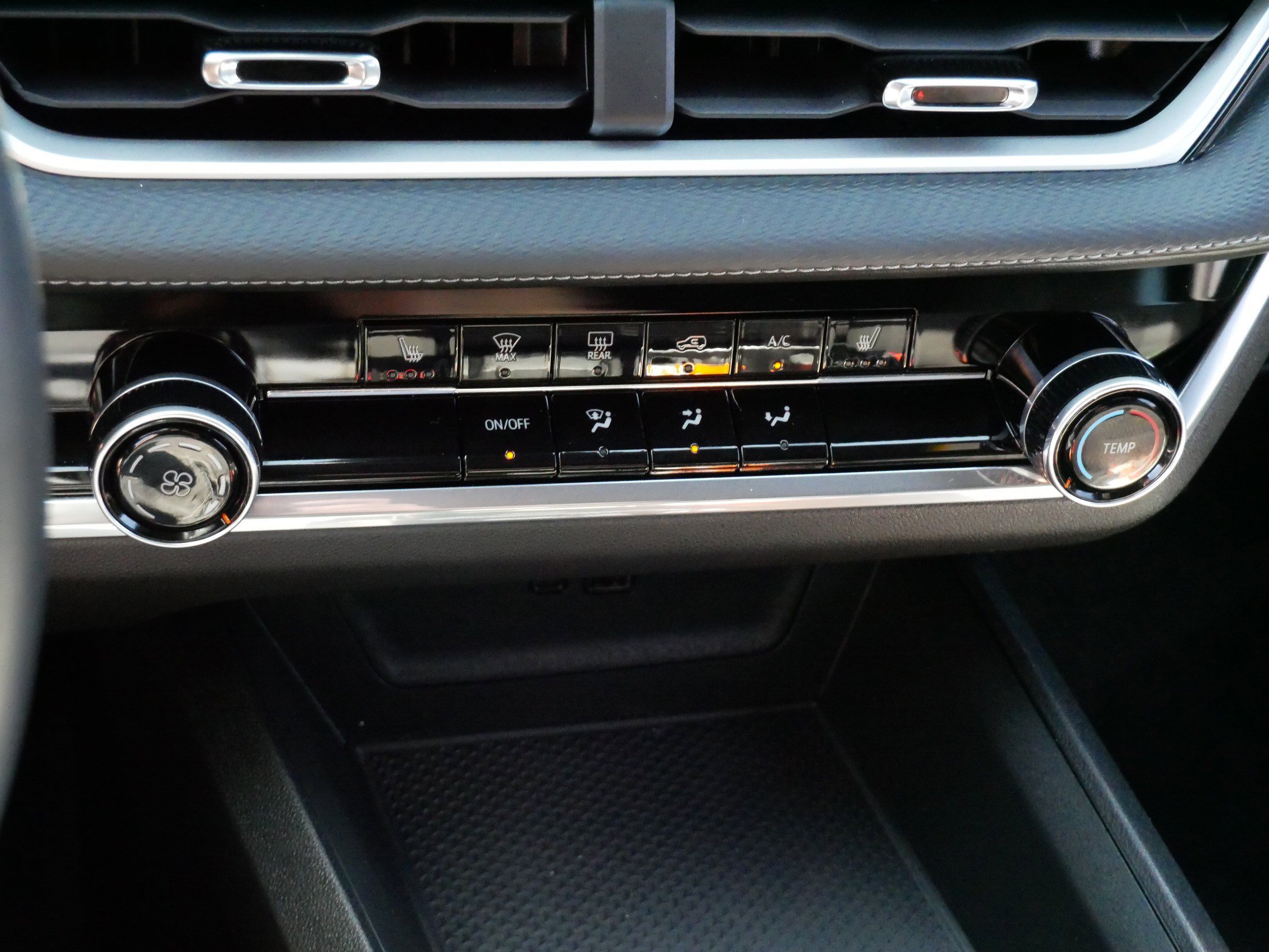 Used 2025 Chevrolet Equinox LT w/ Safety and Technology Package FWD image 23