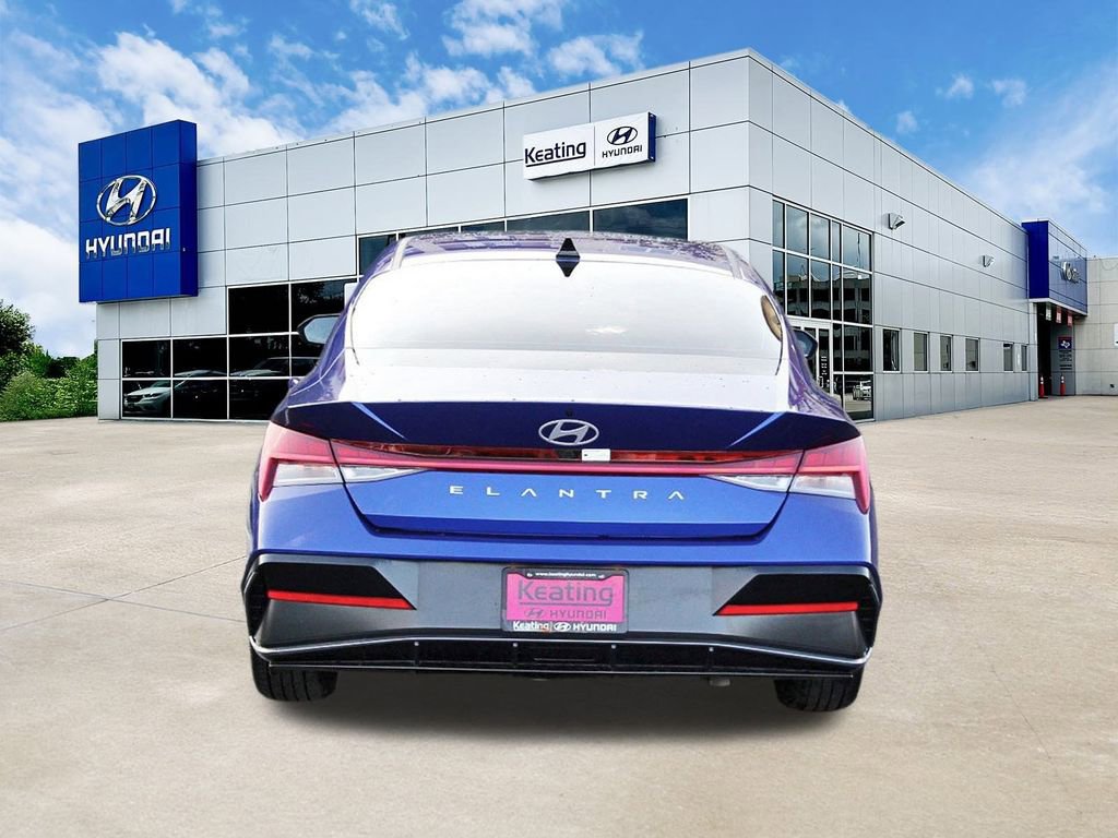 Used 2025 Hyundai Elantra SEL FWD image 5