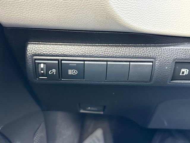Used 2025 Toyota Corolla LE image 30