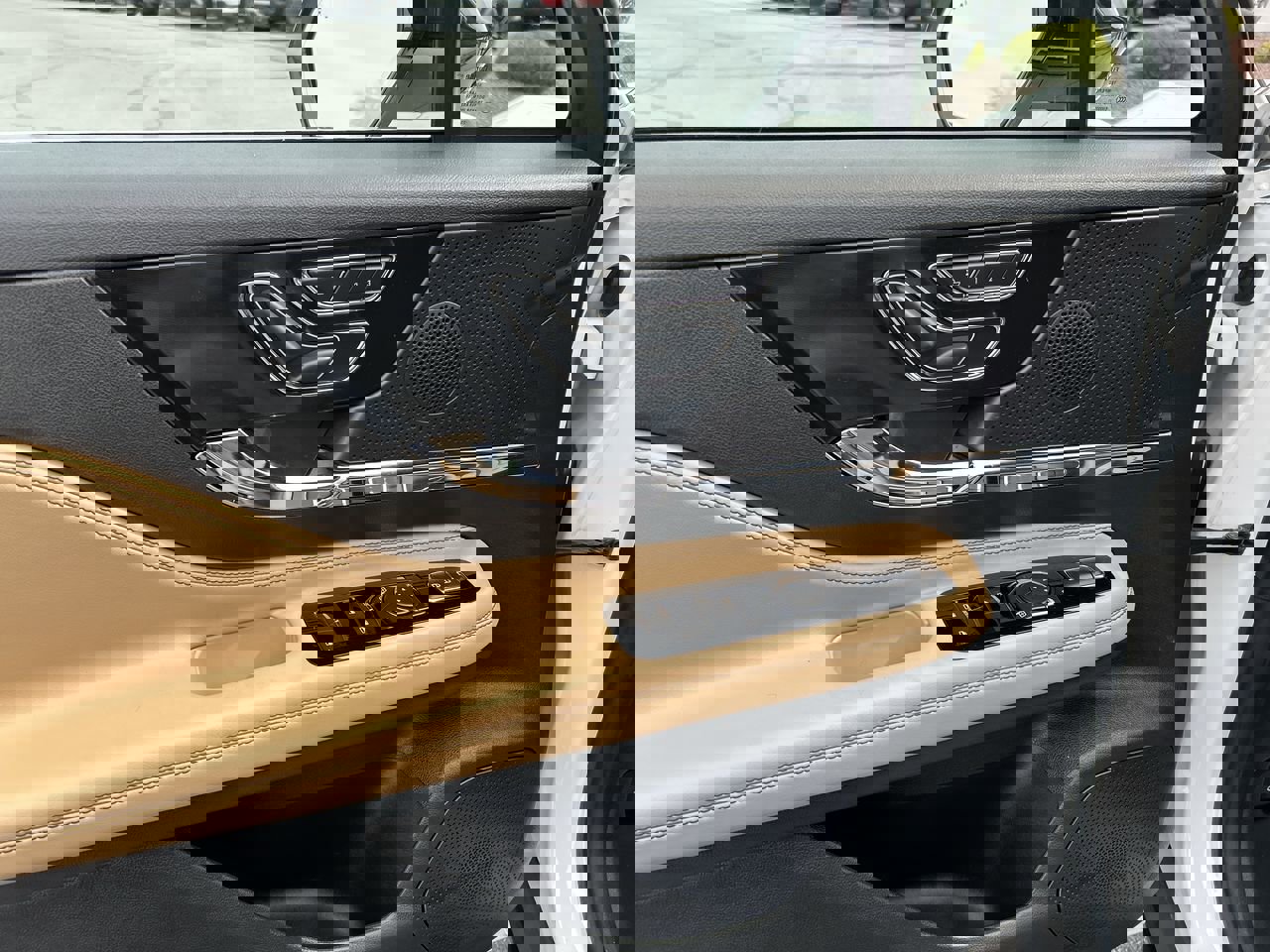 Used 2023 Lincoln Corsair Reserve w/ Equipment Group 201A image 19