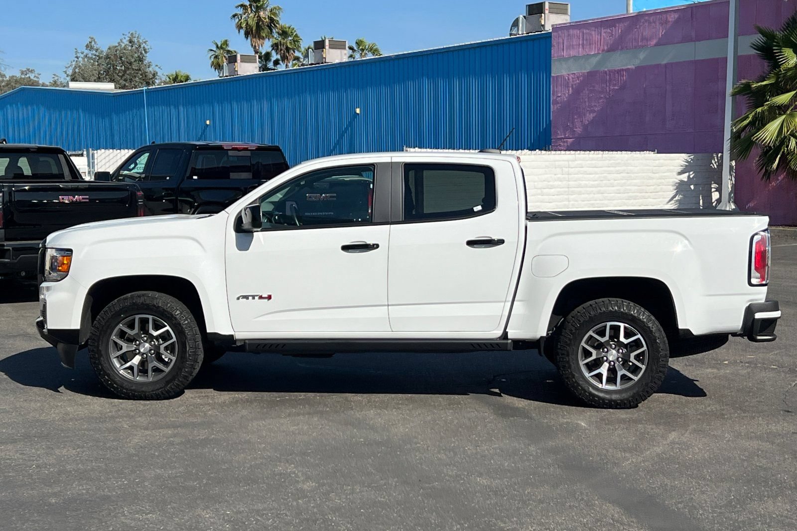 Used 2022 GMC Canyon AT4 w/ Trailering Package AWD/4WD image 7