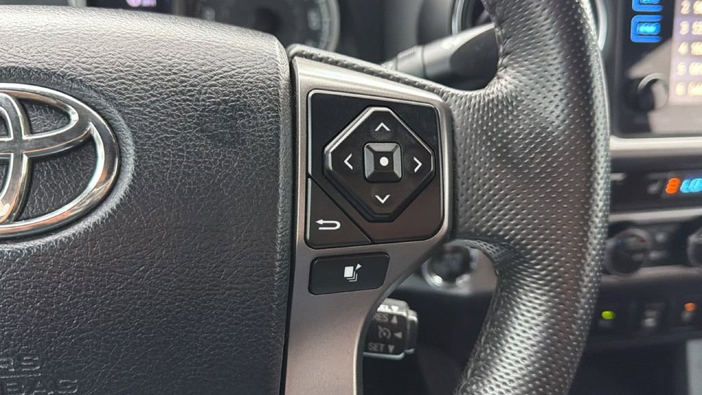 Used 2017 Toyota Tacoma Limited w/ Tow Package AWD/4WD image 28