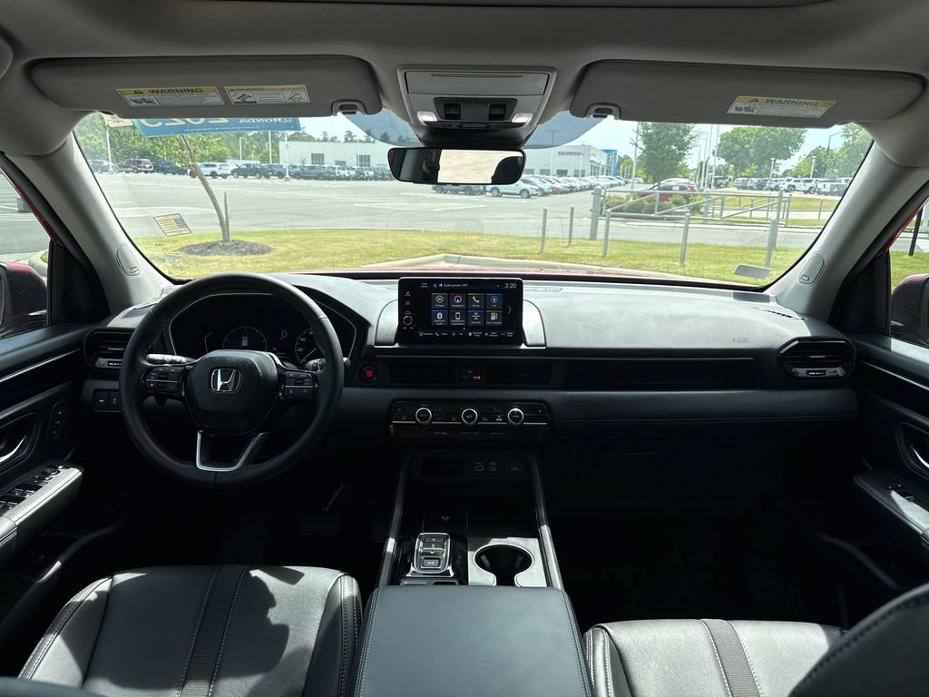 Certified 2025 Honda Pilot Touring image 17