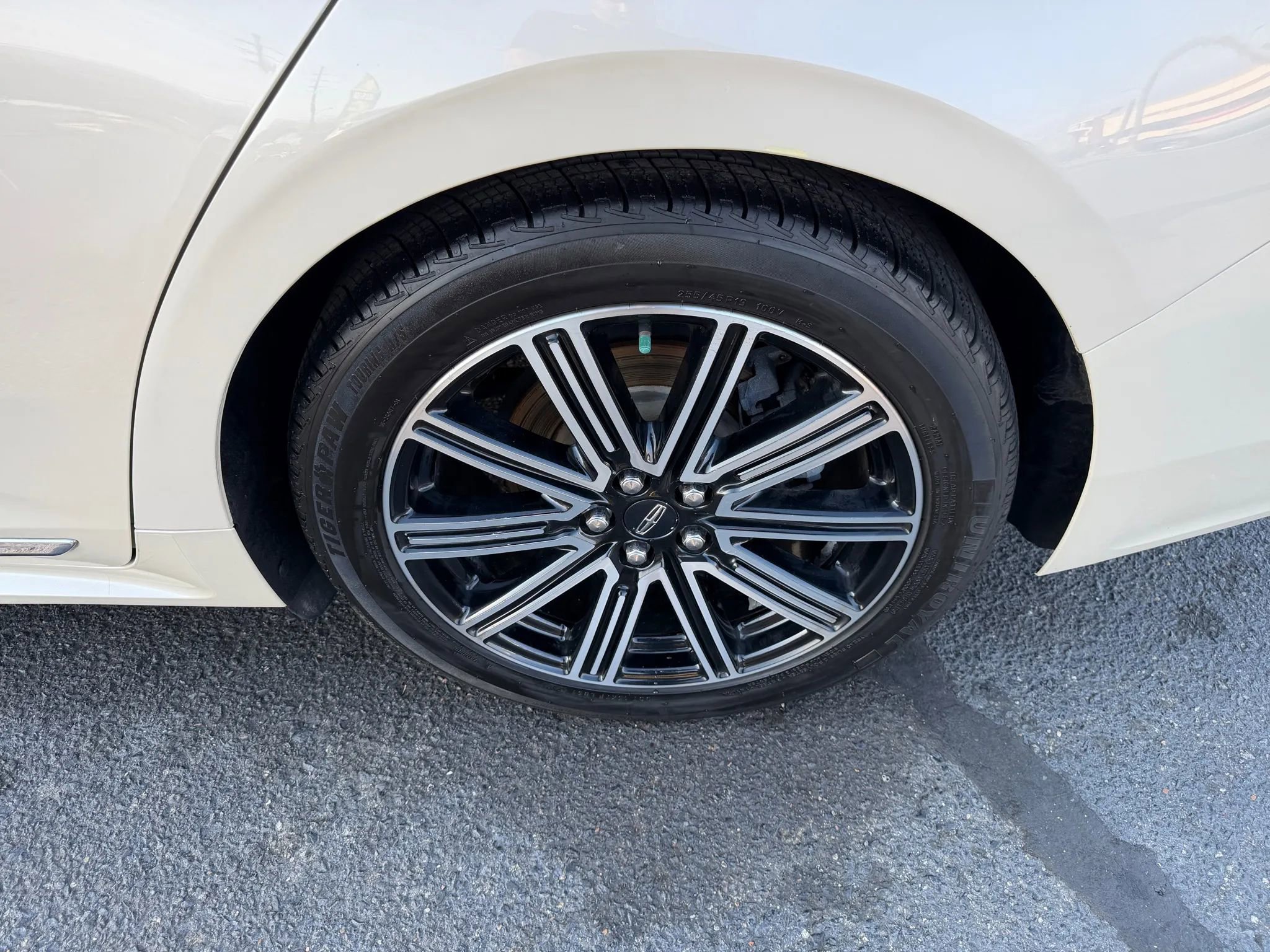 Used 2018 Lincoln Continental Reserve w/ Continental Climate Package FWD image 23