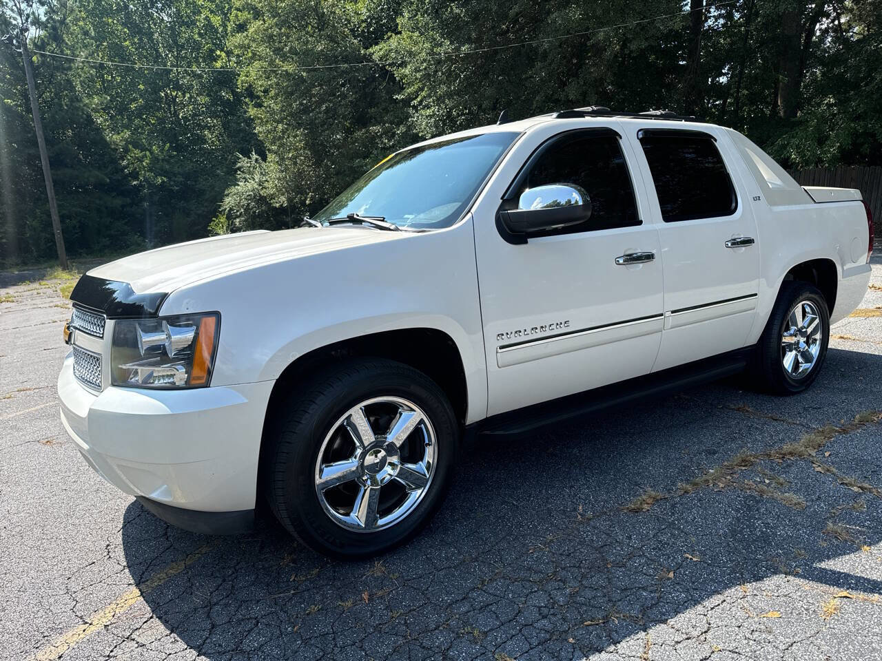 Used 2012 Chevrolet Avalanche LTZ RWD image 2