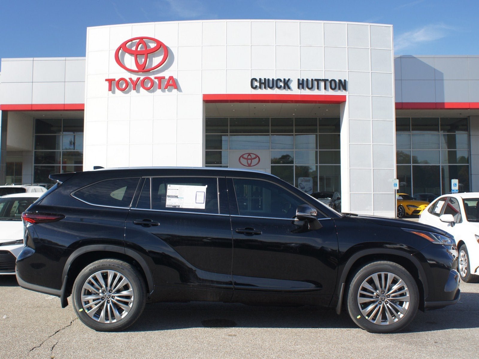 New 2026 Toyota Highlander Platinum AWD/4WD image 1