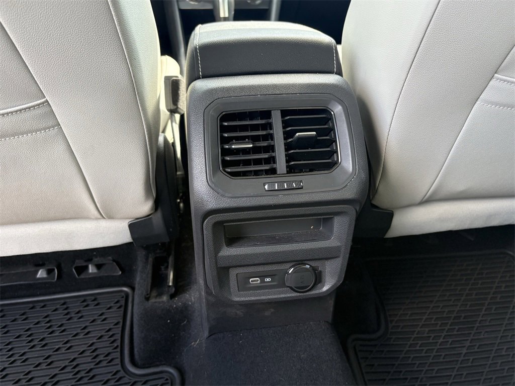 Used 2021 Volkswagen Tiguan SE image 27
