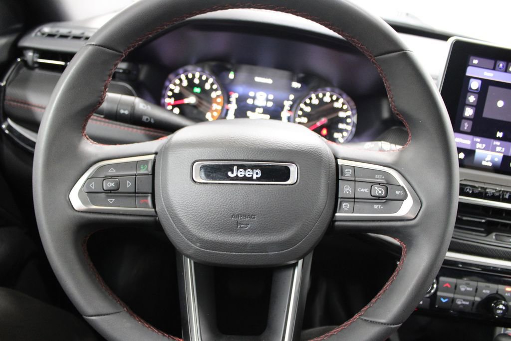 Used 2025 Jeep Compass Trailhawk image 35