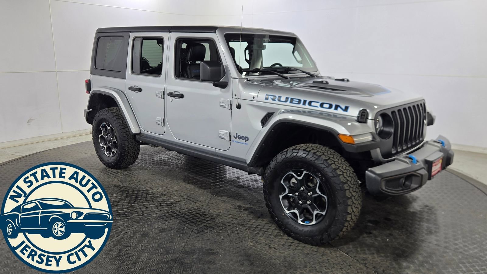 Used 2023 Jeep Wrangler Unlimited Rubicon 4xe w/ Dual Top Group image 9