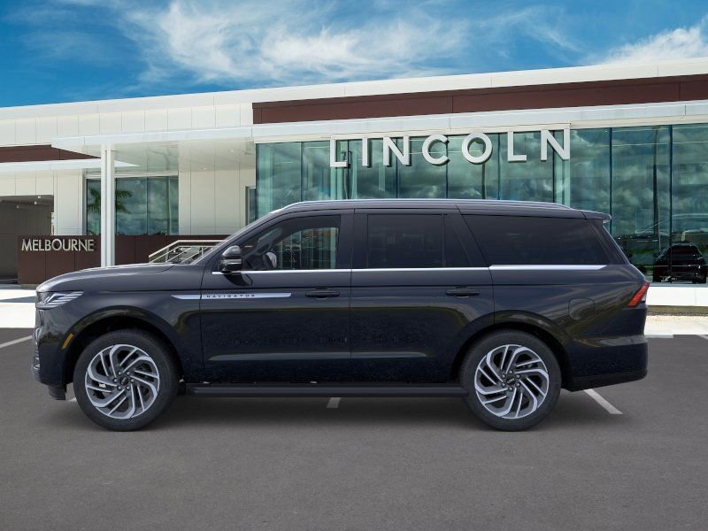 New 2026 Lincoln Navigator Premiere AWD/4WD image 3