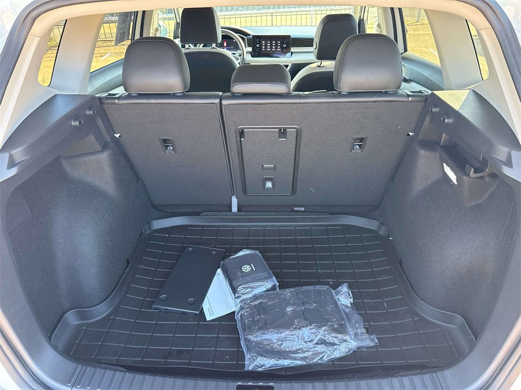 Used 2025 Volkswagen Taos SE image 24