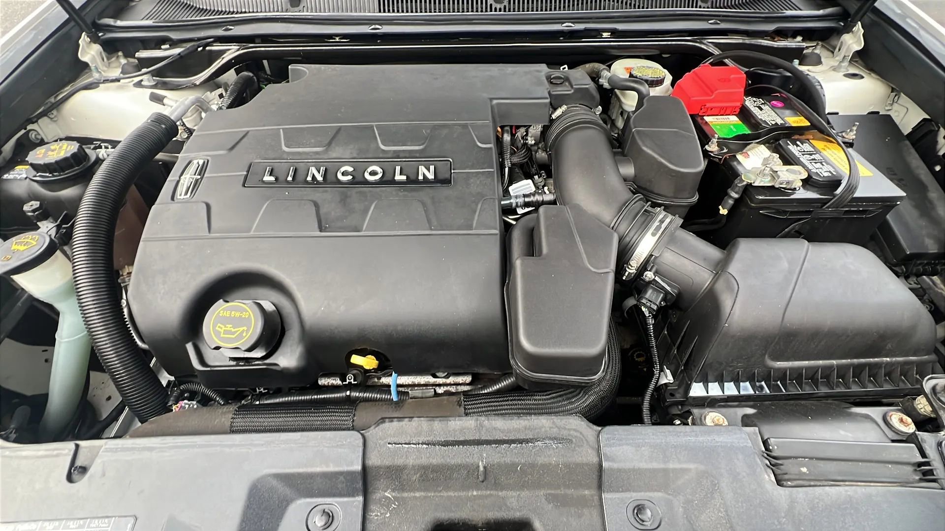 Used 2015 Lincoln MKS AWD w/ Equipment Group 101A image 33