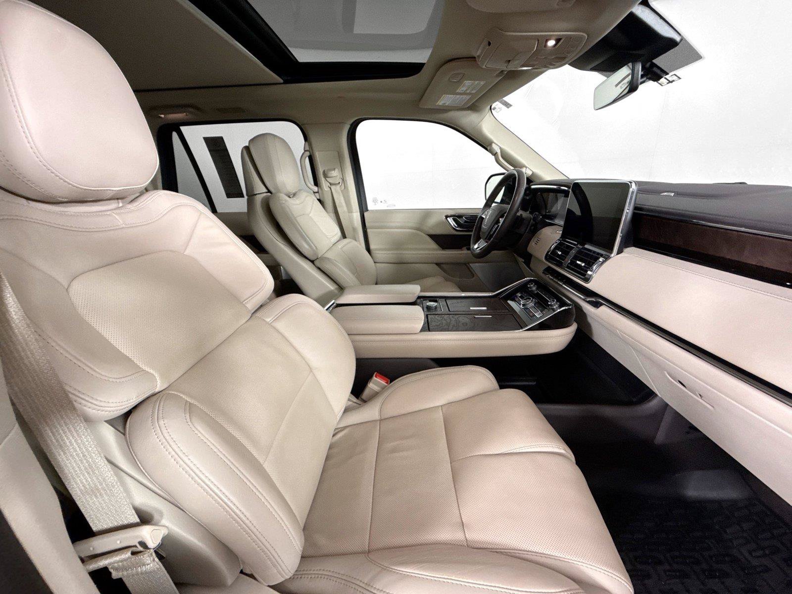 Used 2021 Lincoln Navigator Reserve w/ Luxury Package AWD/4WD image 42