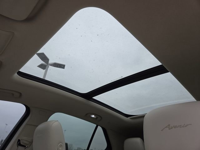 Used 2022 Buick Envision Avenir w/ Technology Package II image 3