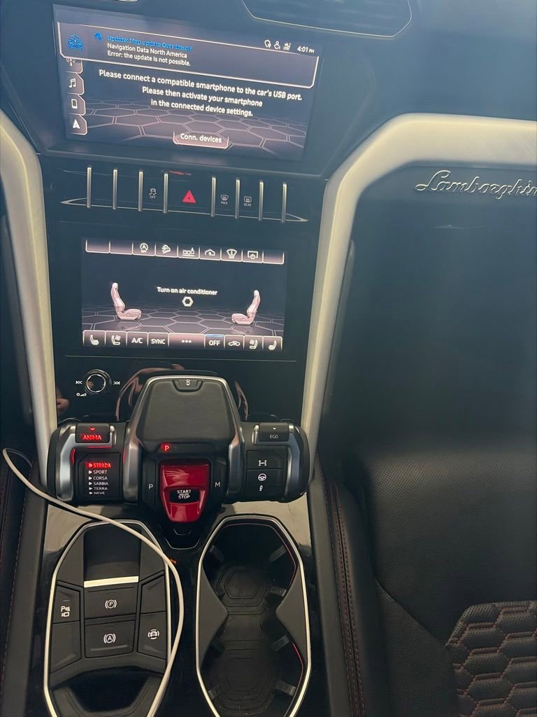 Used 2019 Lamborghini Urus AWD/4WD image 9