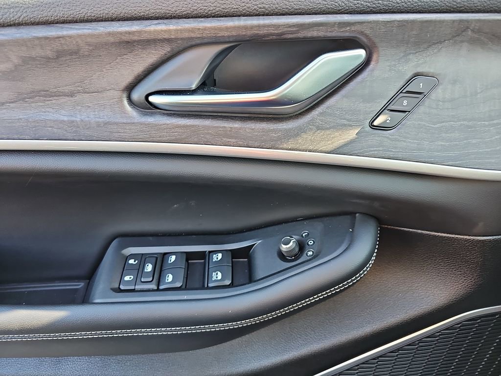 Used 2023 Jeep Grand Cherokee 4WD 4xe image 32