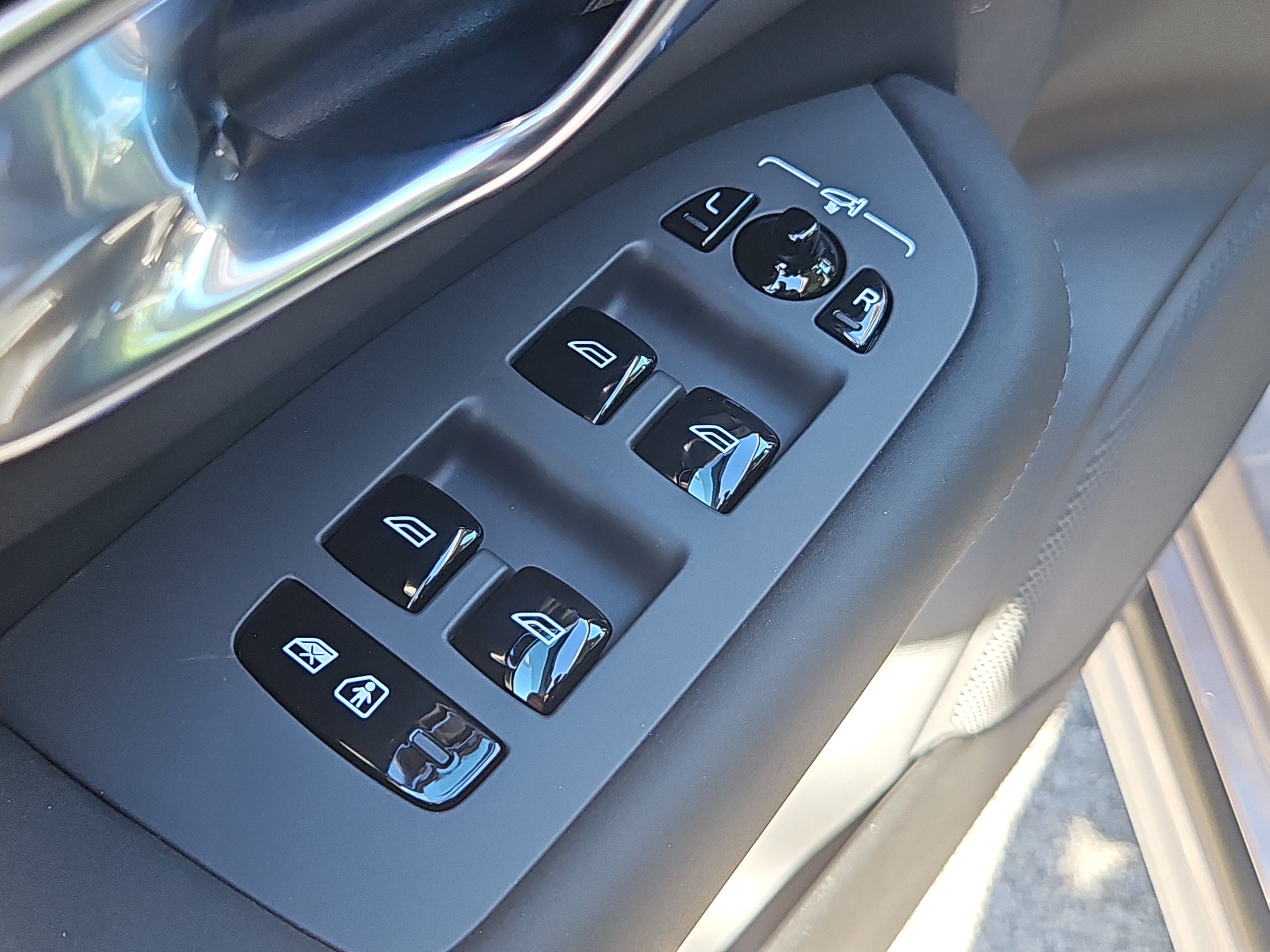 New 2027 Volvo XC90 B5 Core AWD/4WD image 16