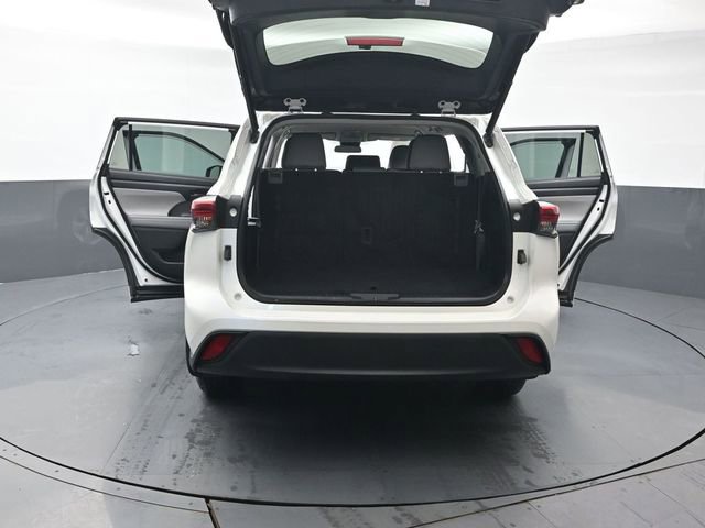 Used 2021 Toyota Highlander LE AWD/4WD image 48